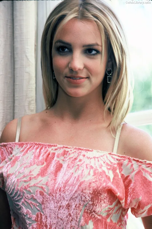 Britney Spears photo 12 of 1689