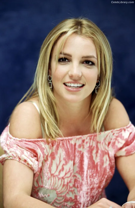 Britney Spears photo 16 of 1689