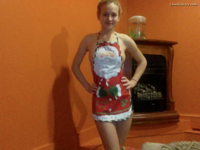 Britt Robertson photo 17 of 65