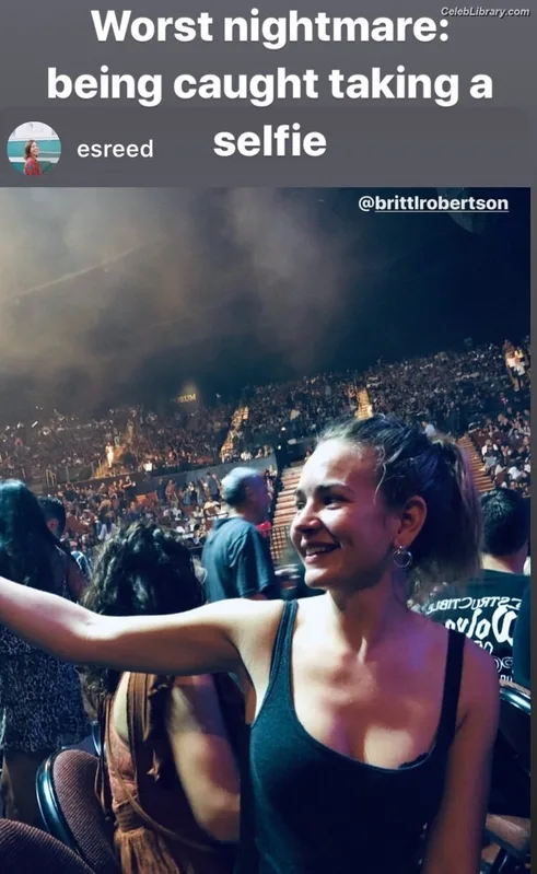 Britt Robertson photo 15 of 65