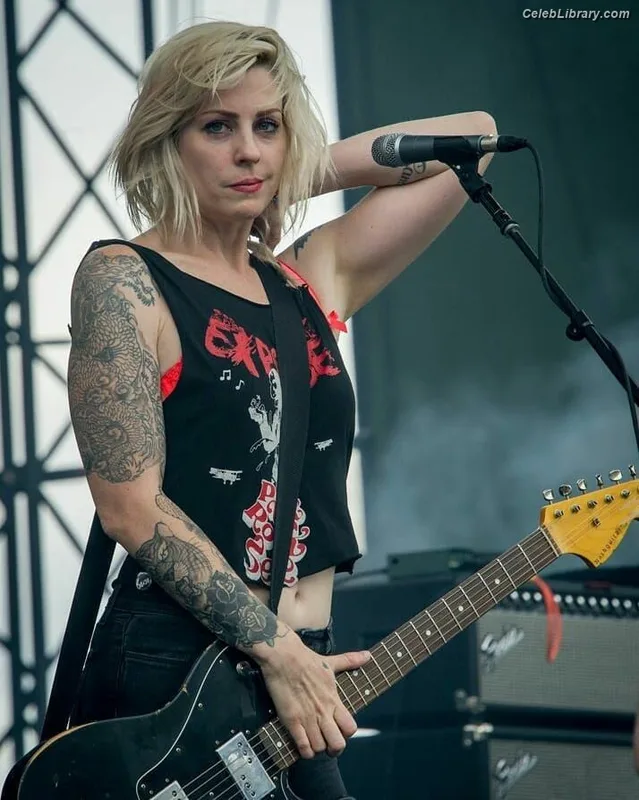 Brody Dalle photo 3 of 19