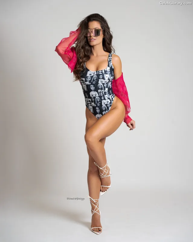 Brooke Adams photo 1 of 395