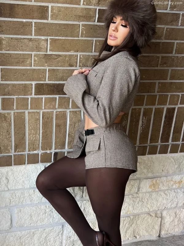 Brooke Adams photo 3 of 395