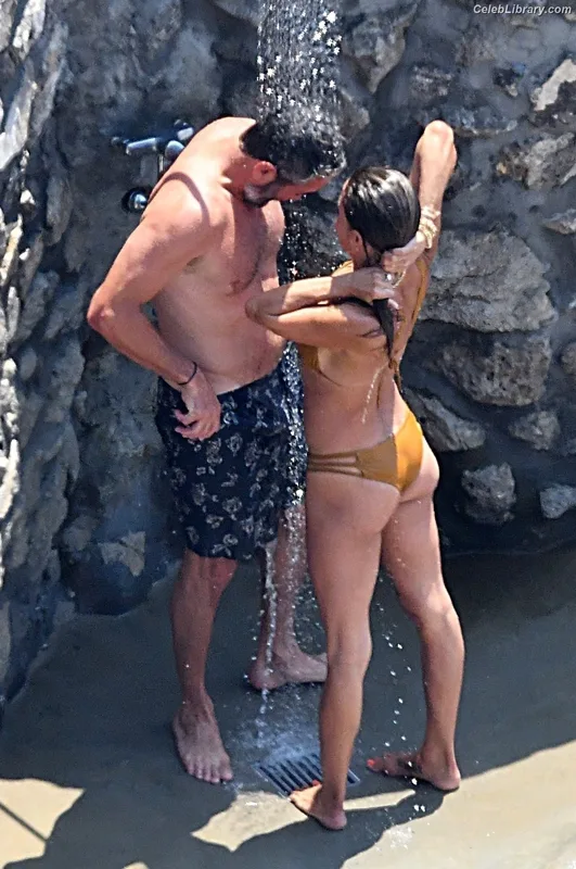 Brooke Burke photo 4 of 391