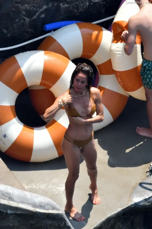 Brooke Burke photo 5 of 391