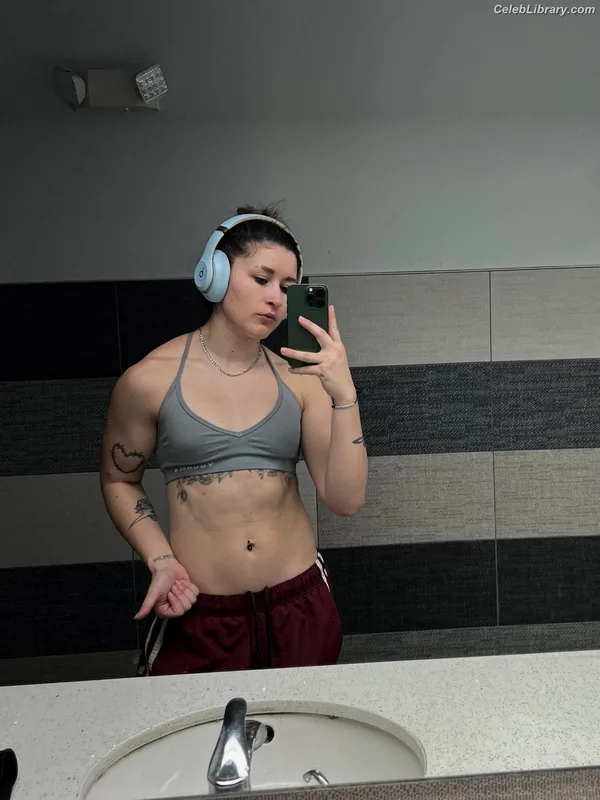 Brooke Havok photo 2 of 39