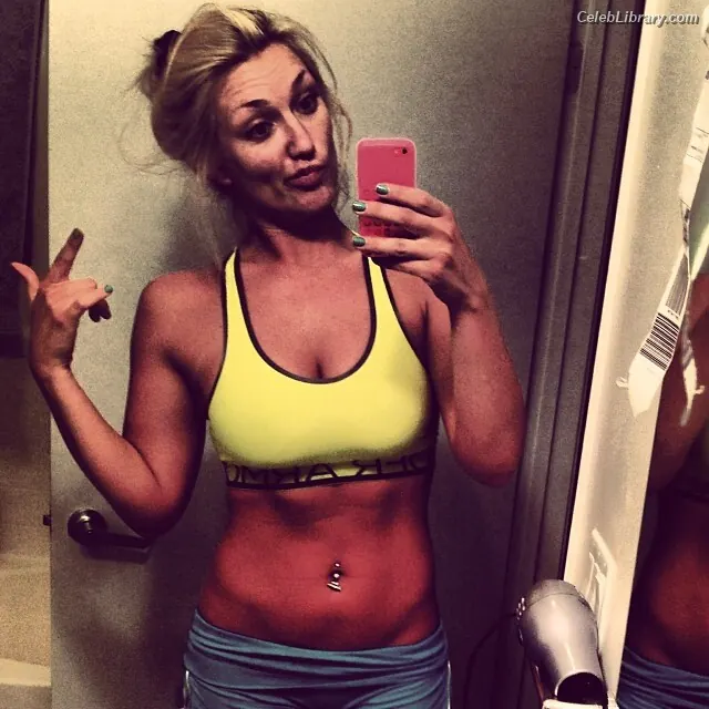 Brooke Hogan photo 12 of 465