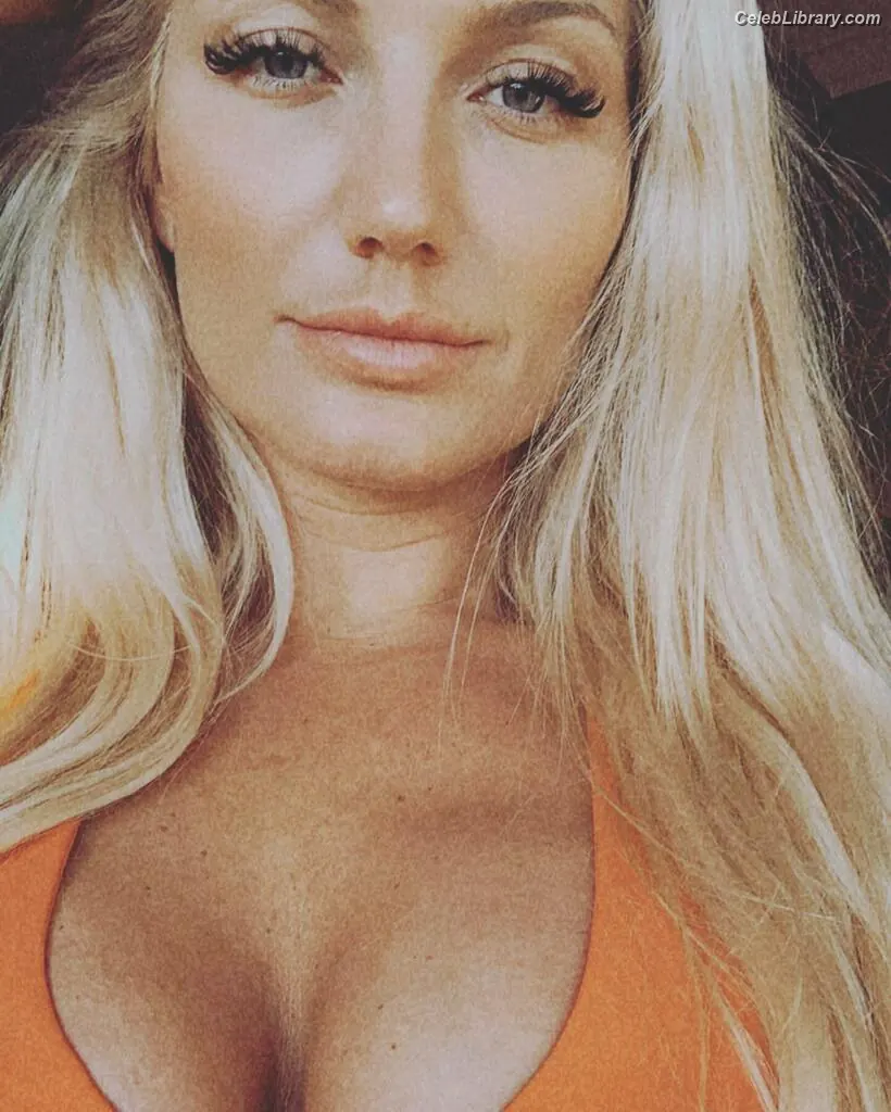 Brooke Hogan photo 14 of 465