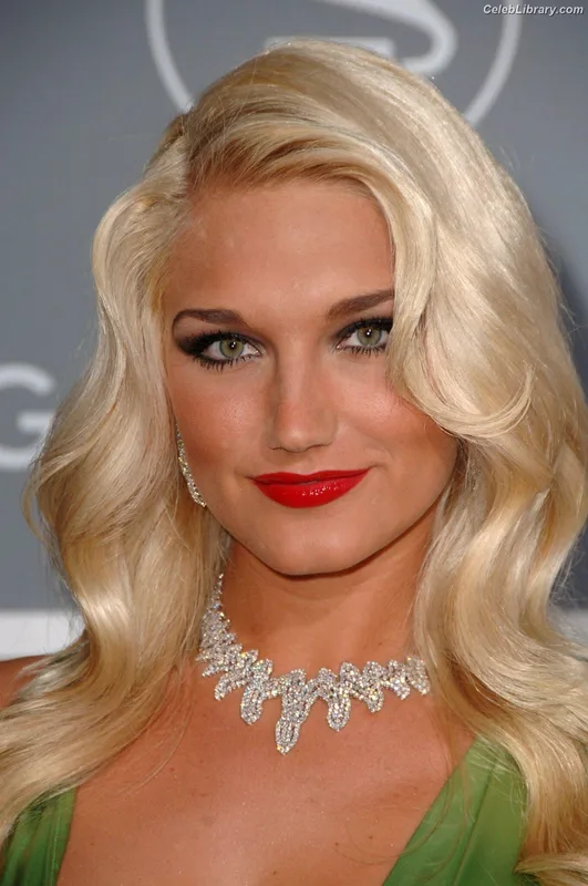 Brooke Hogan photo 9 of 466