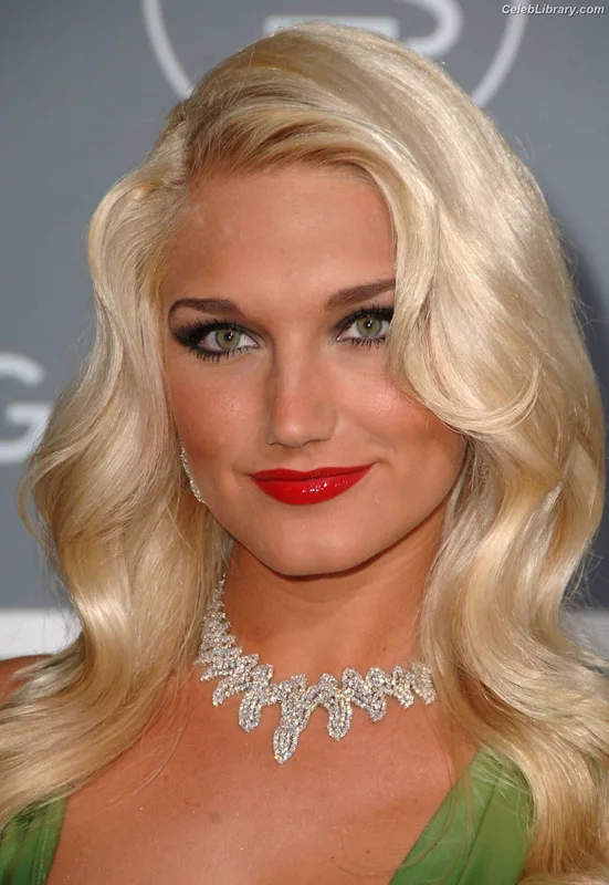 Brooke Hogan photo 2 of 466