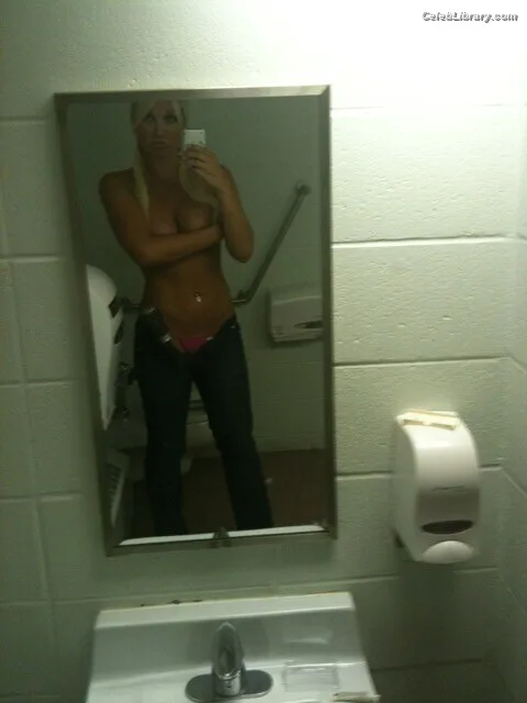 Brooke Hogan photo 2 of 466