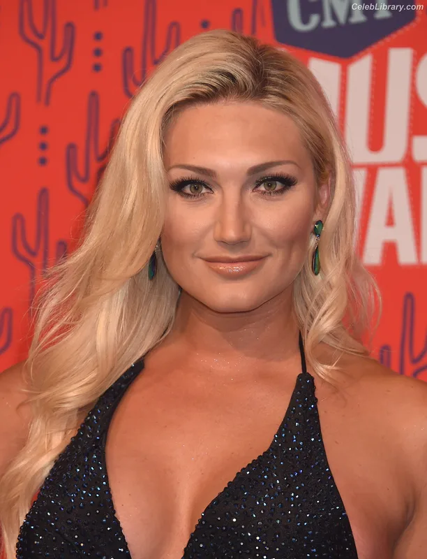 Brooke Hogan photo 2 of 466