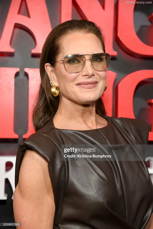 Brooke Shields photo 14 of 45
