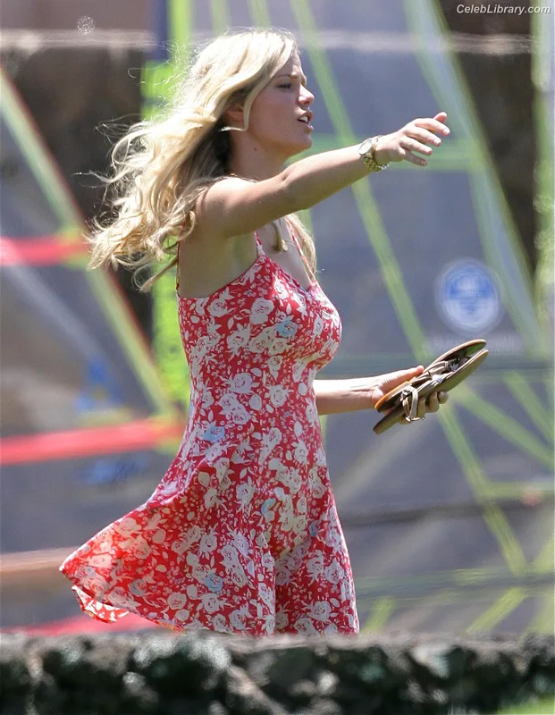 Brooklyn Decker photo 2 of 304