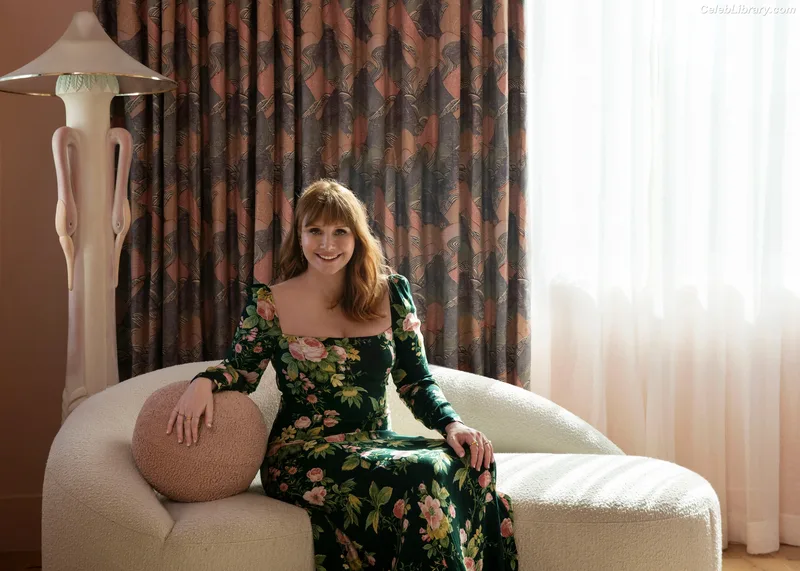 Bryce Dallas Howard photo 2 of 605