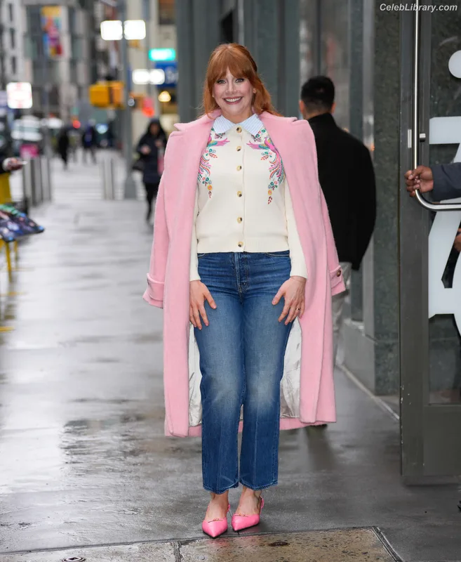 Bryce Dallas Howard photo 11 of 605