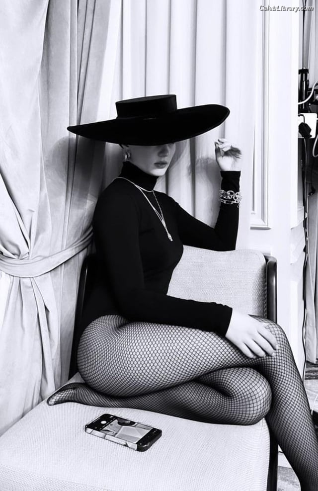 Burcu Özberk photo 5 of 93