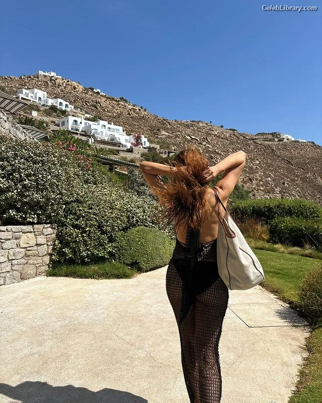 Burcu Özberk photo 13 of 93