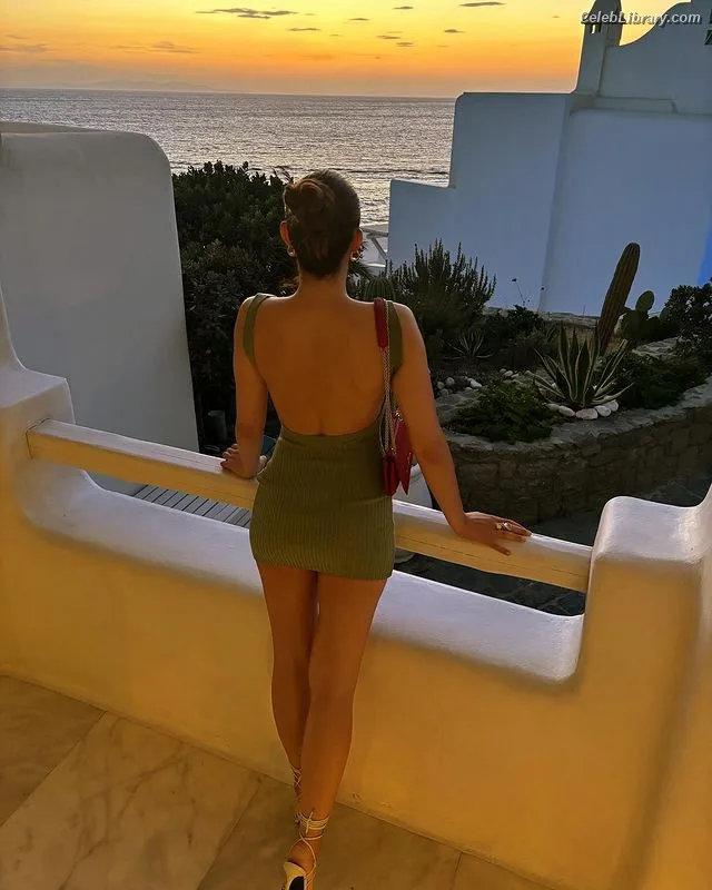 Burcu Özberk photo 19 of 93