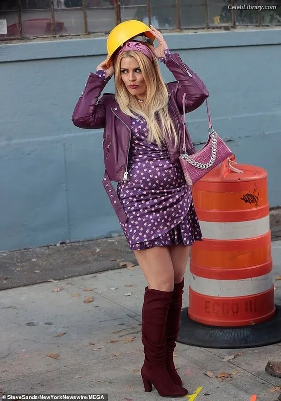 Busy Phillips photo 9 of 130