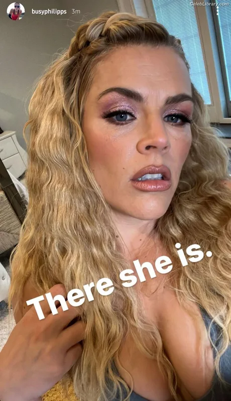 Busy Phillips photo 13 of 130