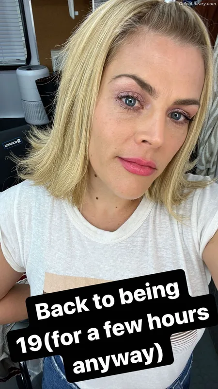 Busy Phillips photo 6 of 130