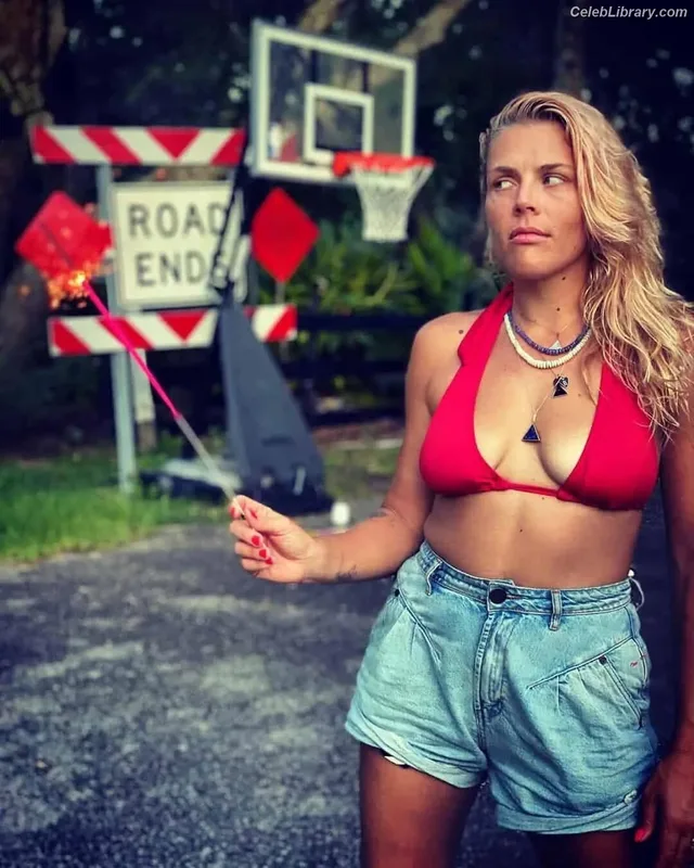 Busy Phillips photo 6 of 130