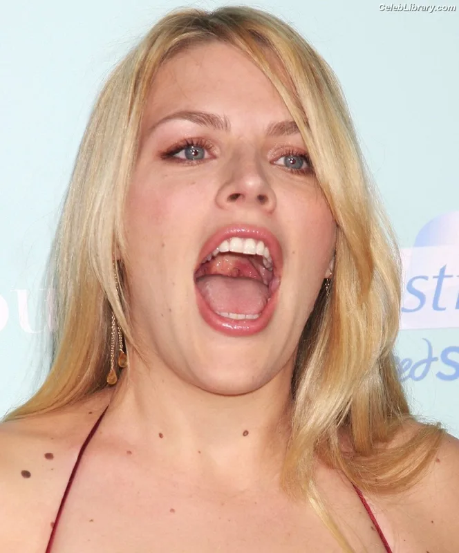 Busy Phillips photo 7 of 130