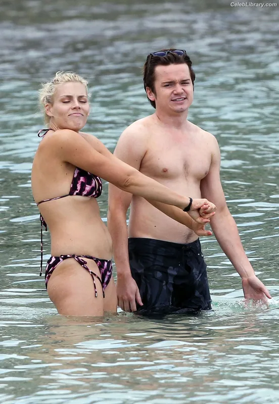 Busy Phillips photo 8 of 130