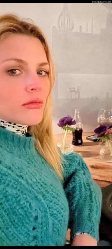 Busy Phillips photo 9 of 130