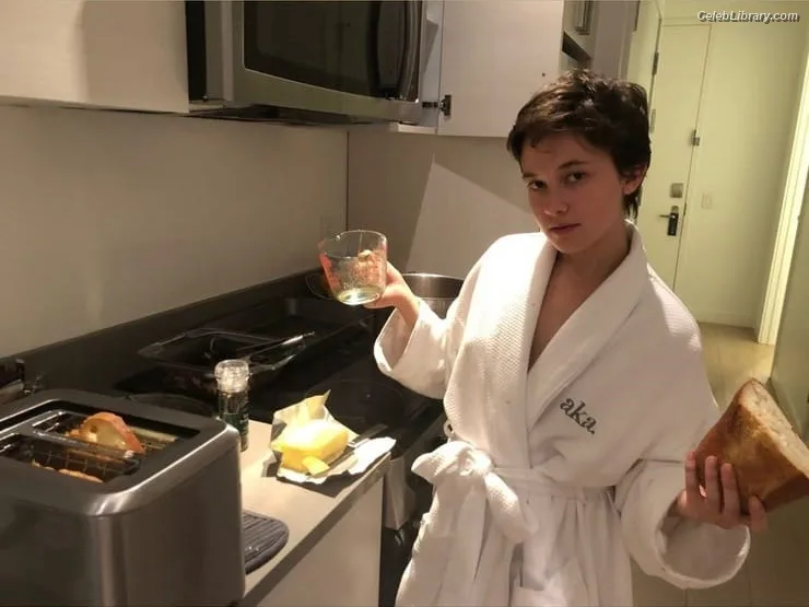 Cailee Spaeny photo 9 of 705