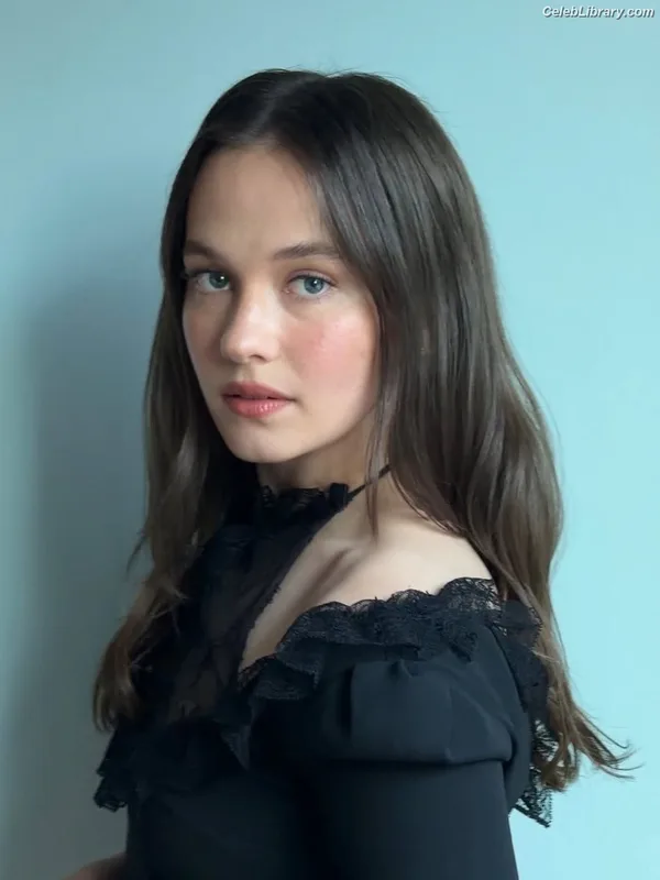 Cailee Spaeny photo 1 of 705