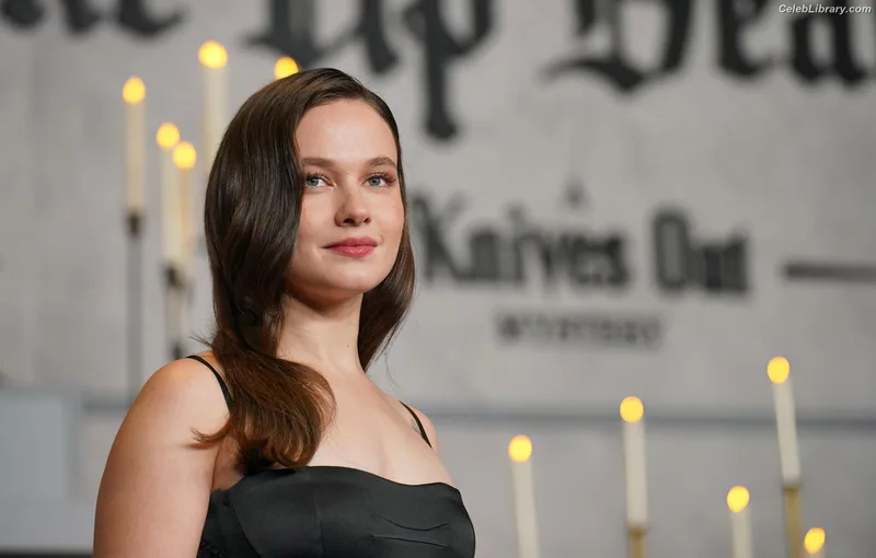 Cailee Spaeny photo 10 of 705