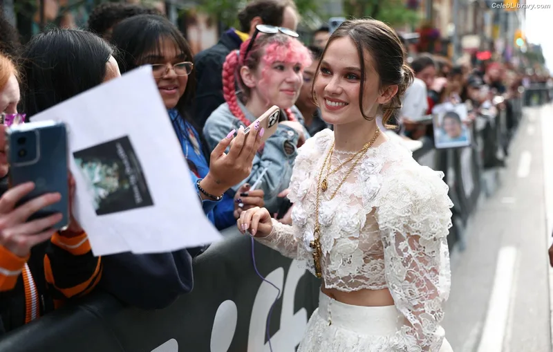 Cailee Spaeny photo 8 of 705
