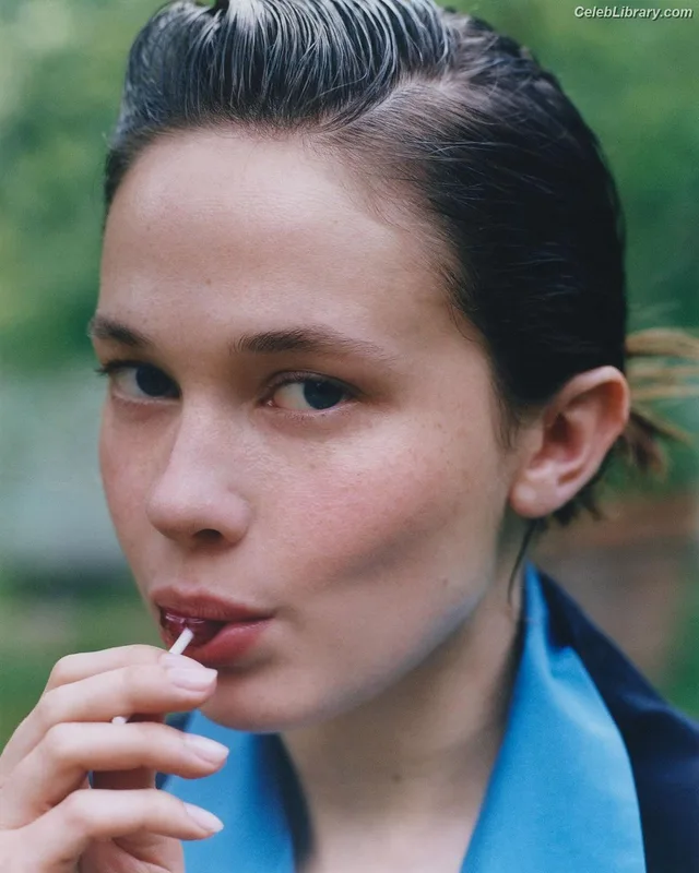 Cailee Spaeny photo 1 of 705
