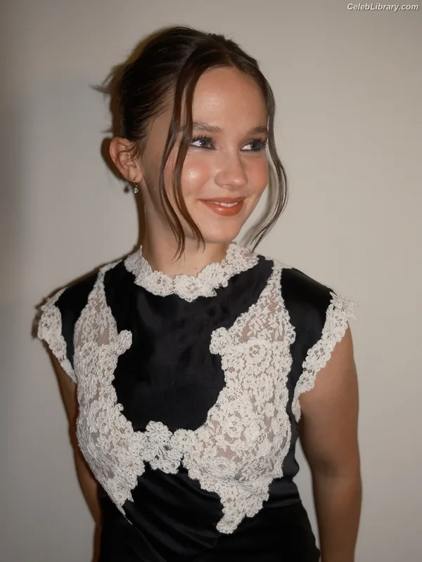 Cailee Spaeny photo 1 of 705
