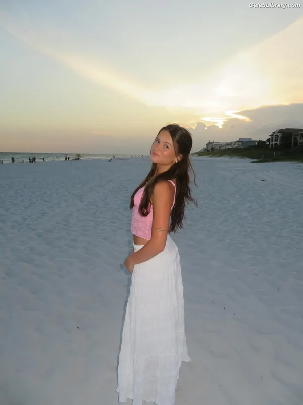 Cailey Presley Fleming photo 4 of 45