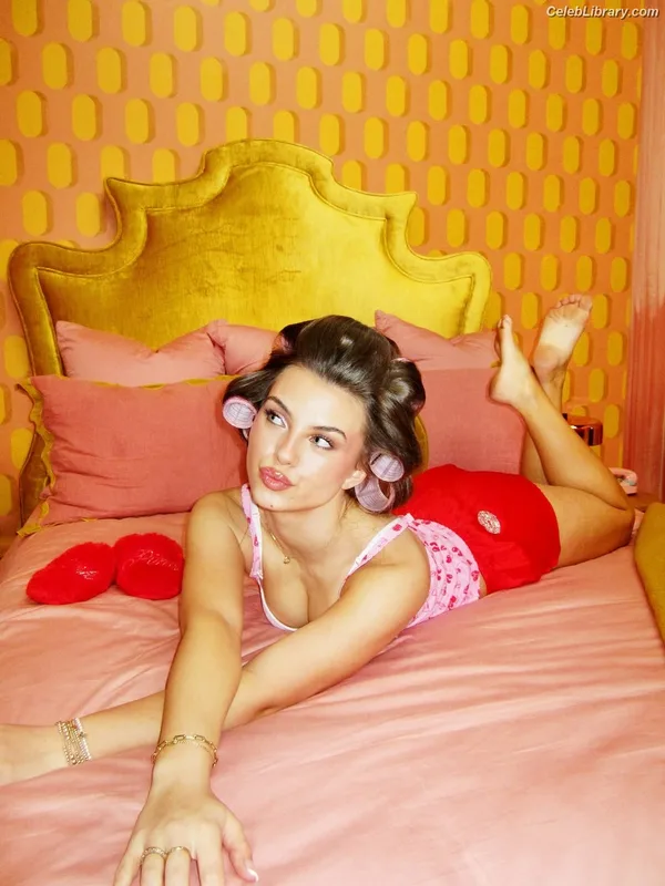 Caitlin Carmichael photo 2 of 102