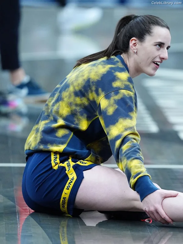 Caitlin Clark photo 1 of 709