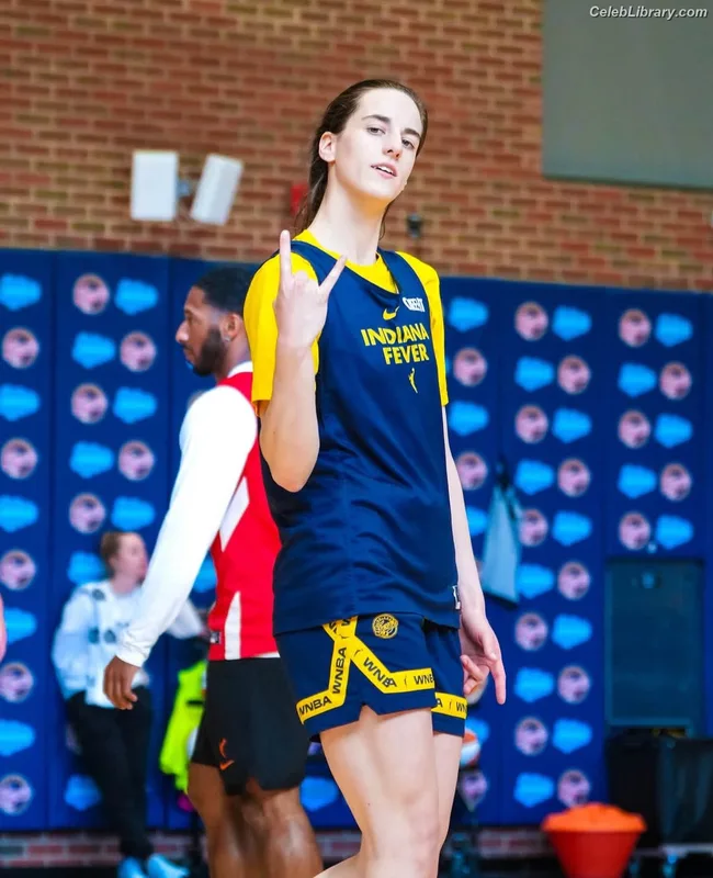 Caitlin Clark photo 6 of 709