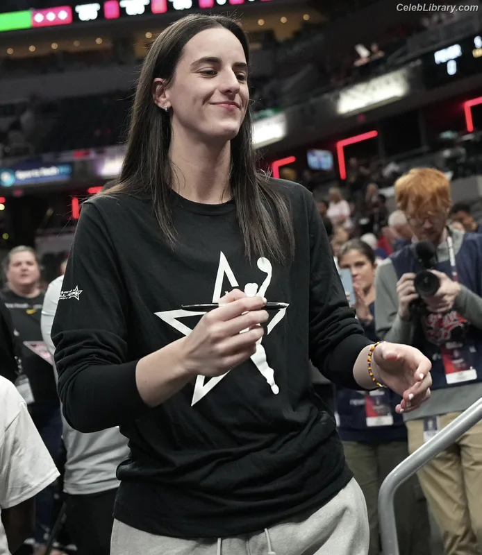 Caitlin Clark photo 11 of 709