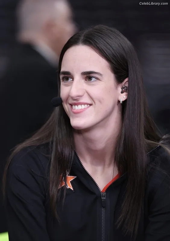 Caitlin Clark photo 11 of 709