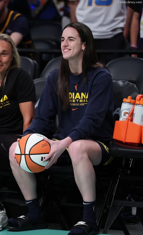 Caitlin Clark photo 3 of 709