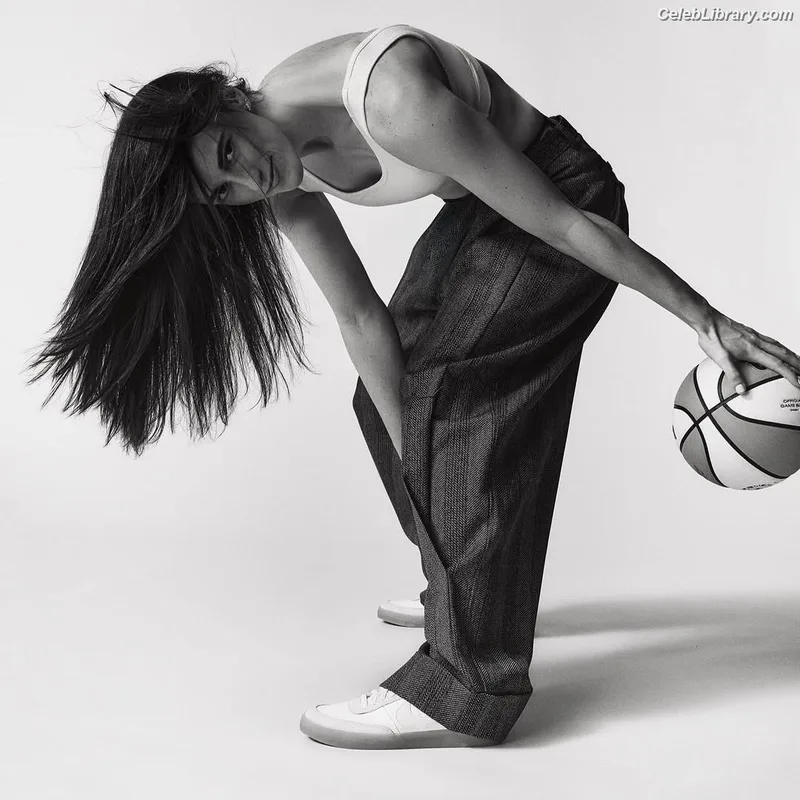 Caitlin Clark photo 12 of 709