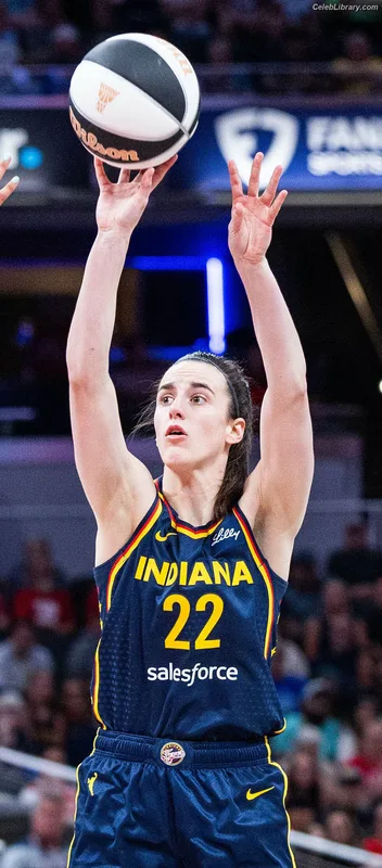 Caitlin Clark photo 8 of 709