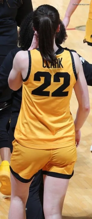 Caitlin Clark photo 8 of 709