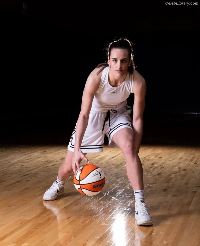 Caitlin Clark photo 5 of 709