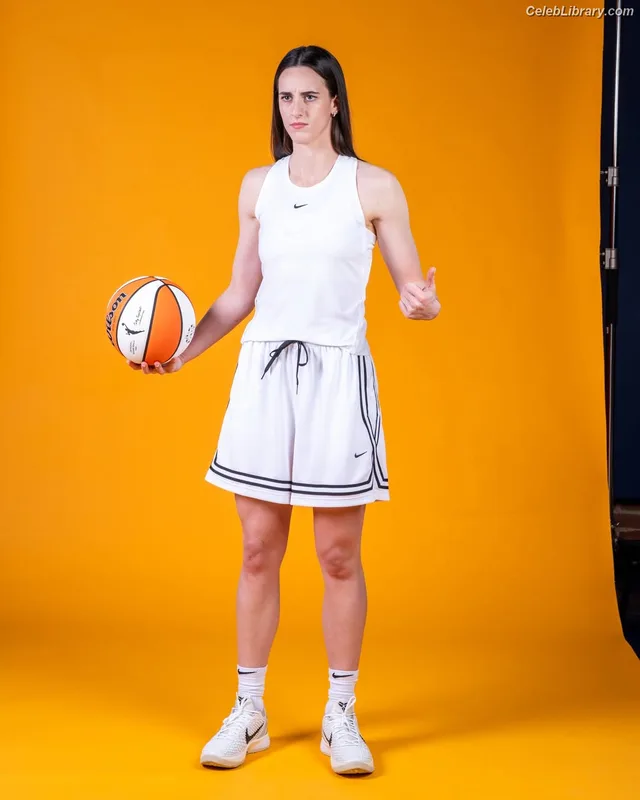 Caitlin Clark photo 5 of 709
