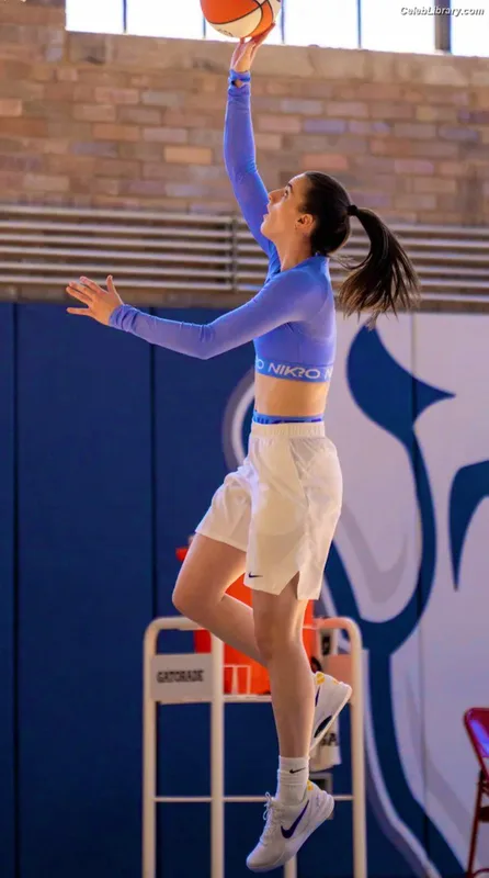 Caitlin Clark photo 15 of 709
