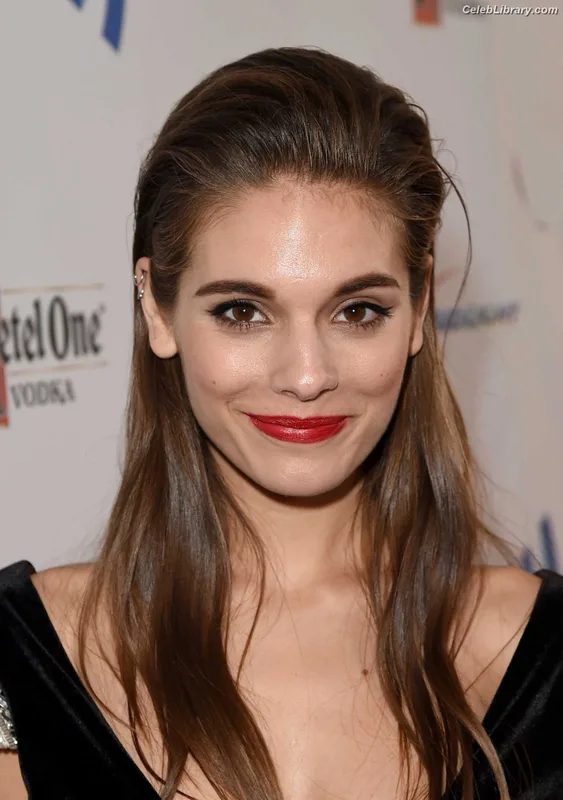 Caitlin Stasey photo 3 of 61